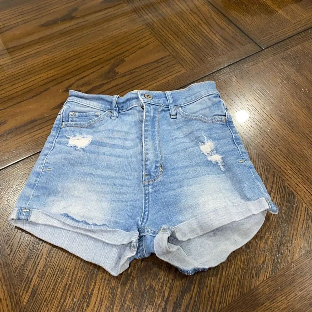 Hollister Shorts denim size 23”